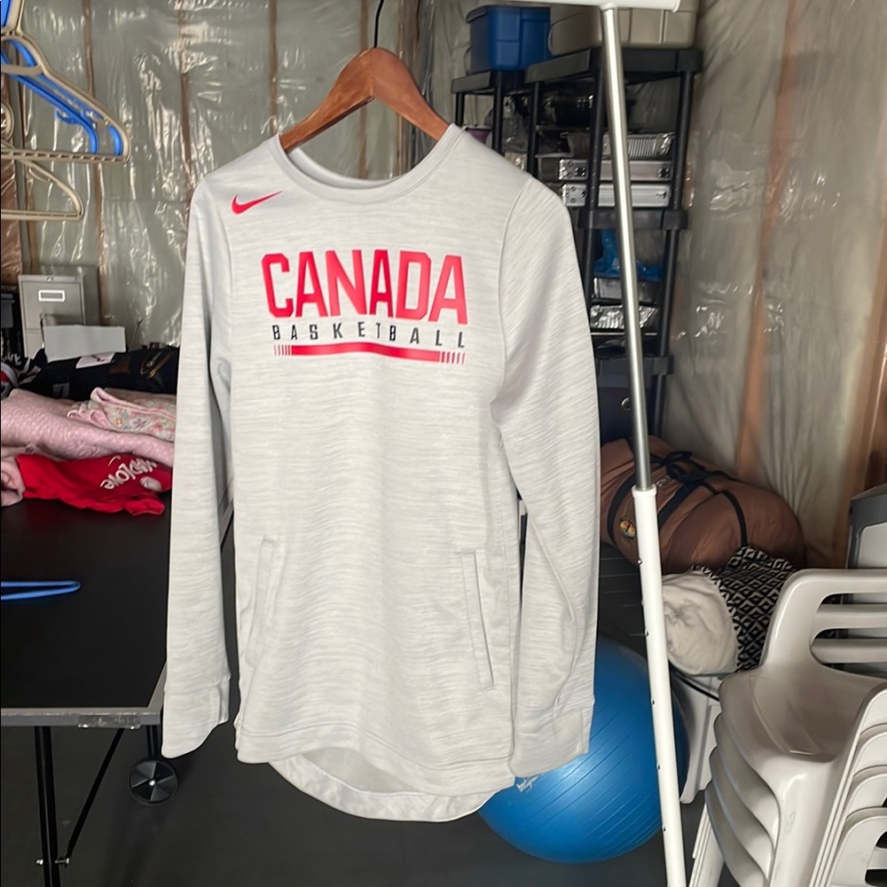 Canada Basketball Gray Sweatshirt. Nike